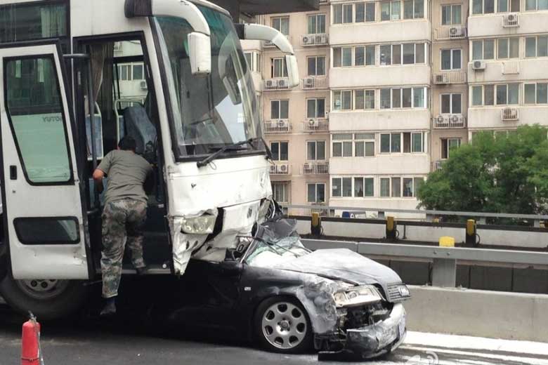 Bus-crashes-into-car